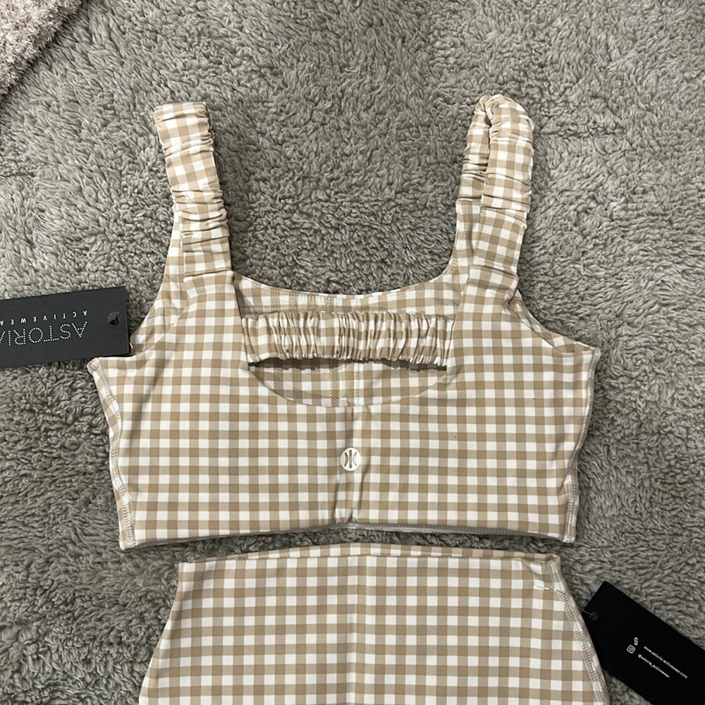 Astoria Activewear Set - Picture 3 of 4